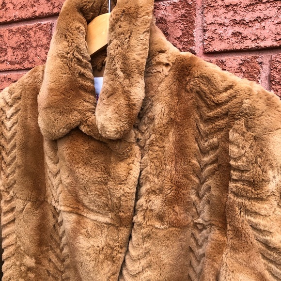 European Rabbit In New Condition Fur Coat - Picture 7 of 9